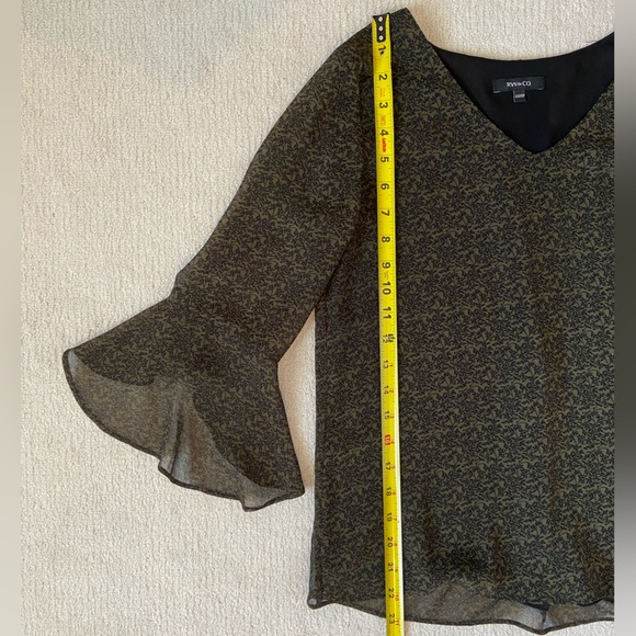 XXS RW&CO Olive Green per sleeve blouse with bell sleeve - Picture 5 of 6